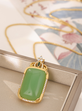 新中式绿色方形吊坠项链