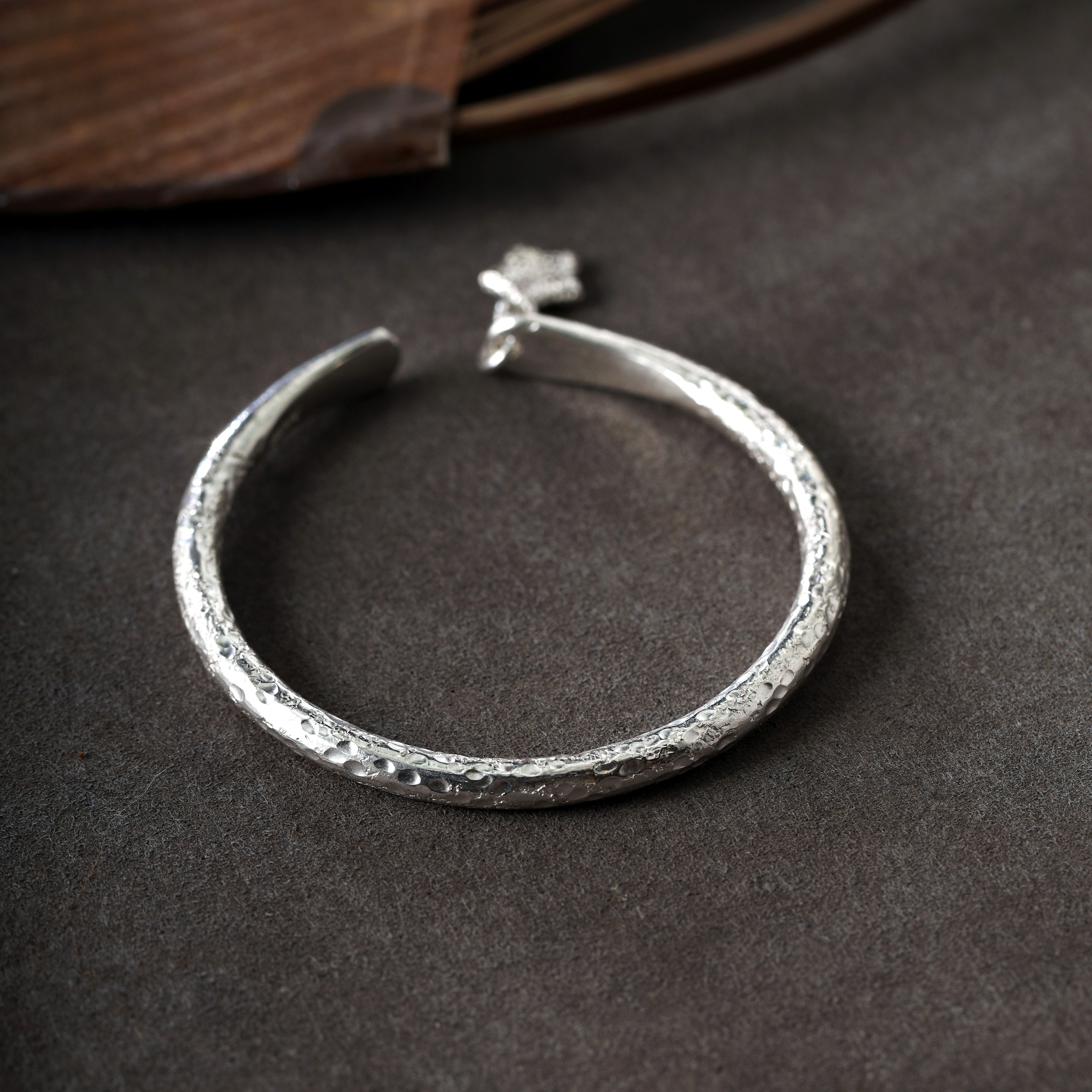 星日|熙素999足银手工银手镯女可定制开口实心银手环礼物送女友,淘宝优惠券,粉丝福利购,淘宝优惠卷