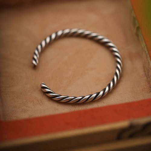 [麻花]熙素麻花银手镯女绞丝开口复古做旧三股辫扭花999足银镯子 - 图1
