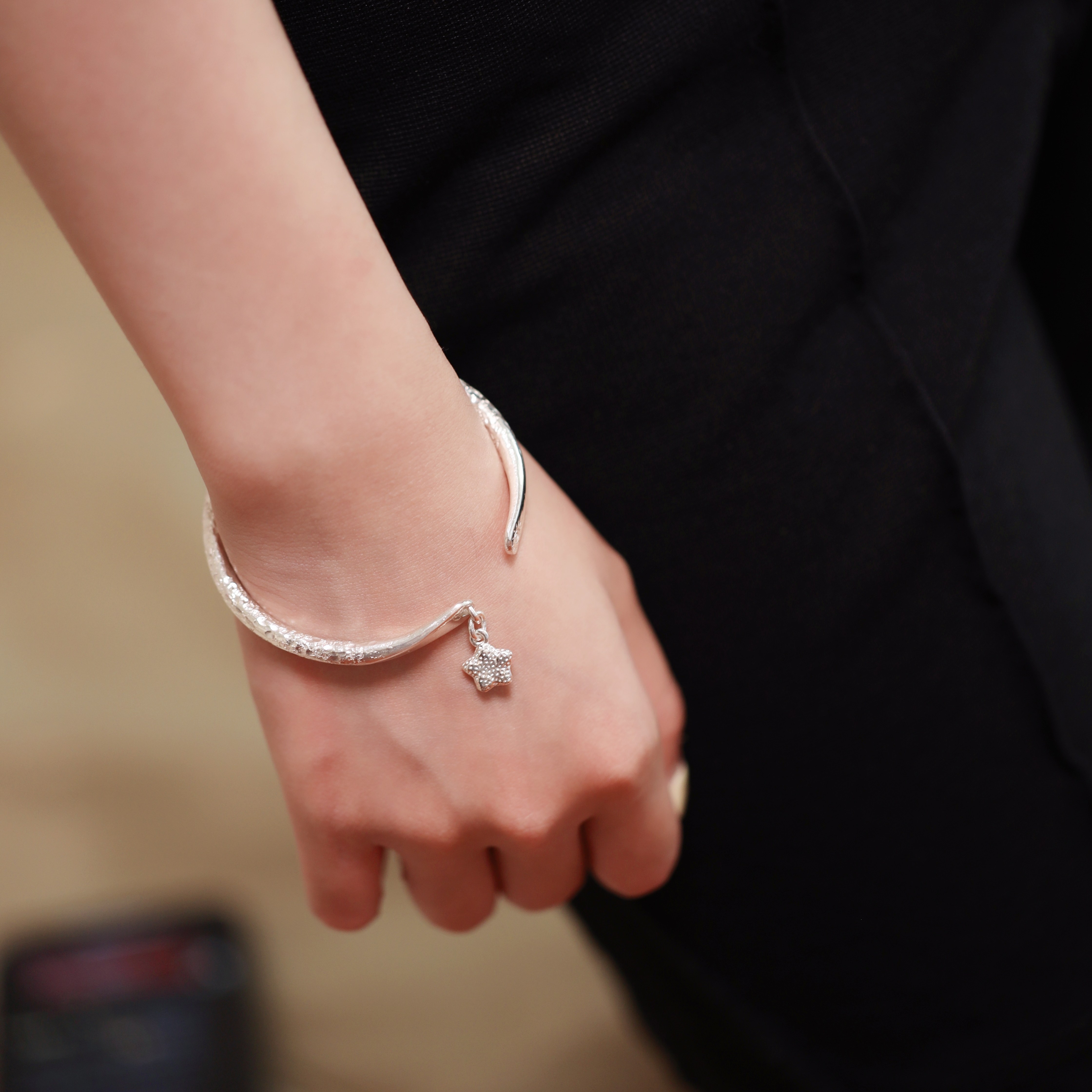 星日|熙素999足银手工银手镯女可定制开口实心银手环礼物送女友,淘宝优惠券,粉丝福利购,淘宝优惠卷