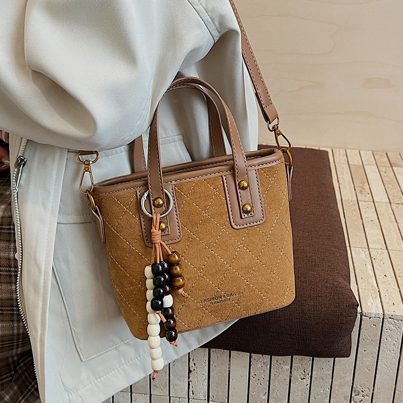 今年流行爆款包包女 2025新款秋冬复古小众菱格斜挎包手提水桶包N,淘宝优惠券,粉丝福利购,淘宝优惠卷