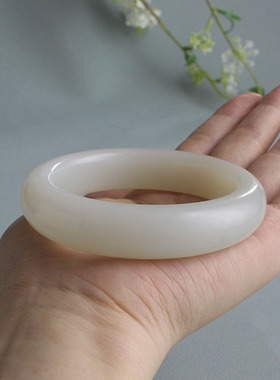 58.2黄沁皮羊脂白玉籽料手镯