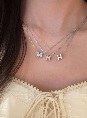 mini版小H字母珐琅项链