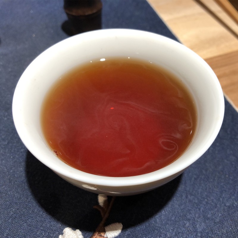 云南省本土正宗普洱茶熟普2015年景迈兰韵熟茶茶饼饼茶357g礼盒装