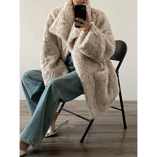 Acupstudio江右上 大口袋翻领卷毛外套女新款冬季保暖高级感皮草 - 图2