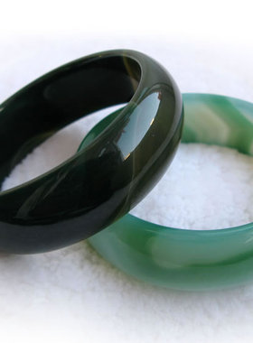 天然加宽加厚大型翡翠绿色手镯