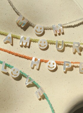 小众设计白贝字母彩色珠串珠项链