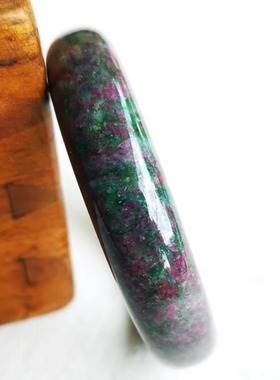 天然红绿宝手镯油画般色泽