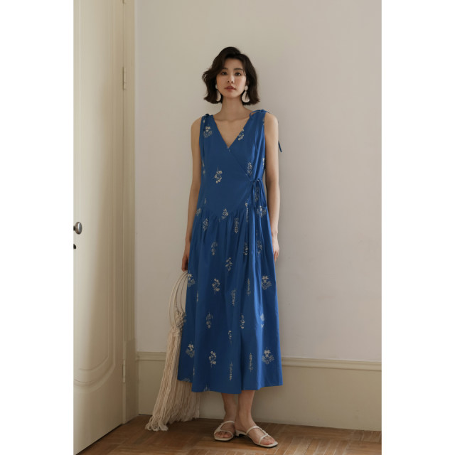 Women's comfortable blue v-neck embroidered sundress