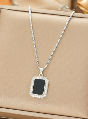 跨境黑色长方牌钛钢项链女百搭高级感配饰品轻奢锁骨链设计感小众