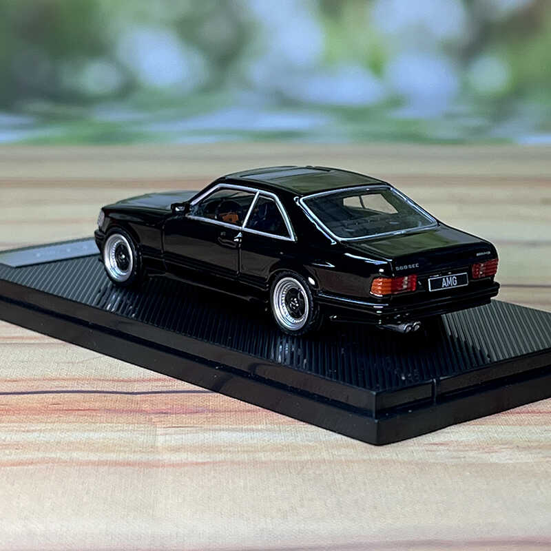 RM 1:64 Mercedes-Benz 奔驰560 SEC AMG 合金汽车模型 - 图0