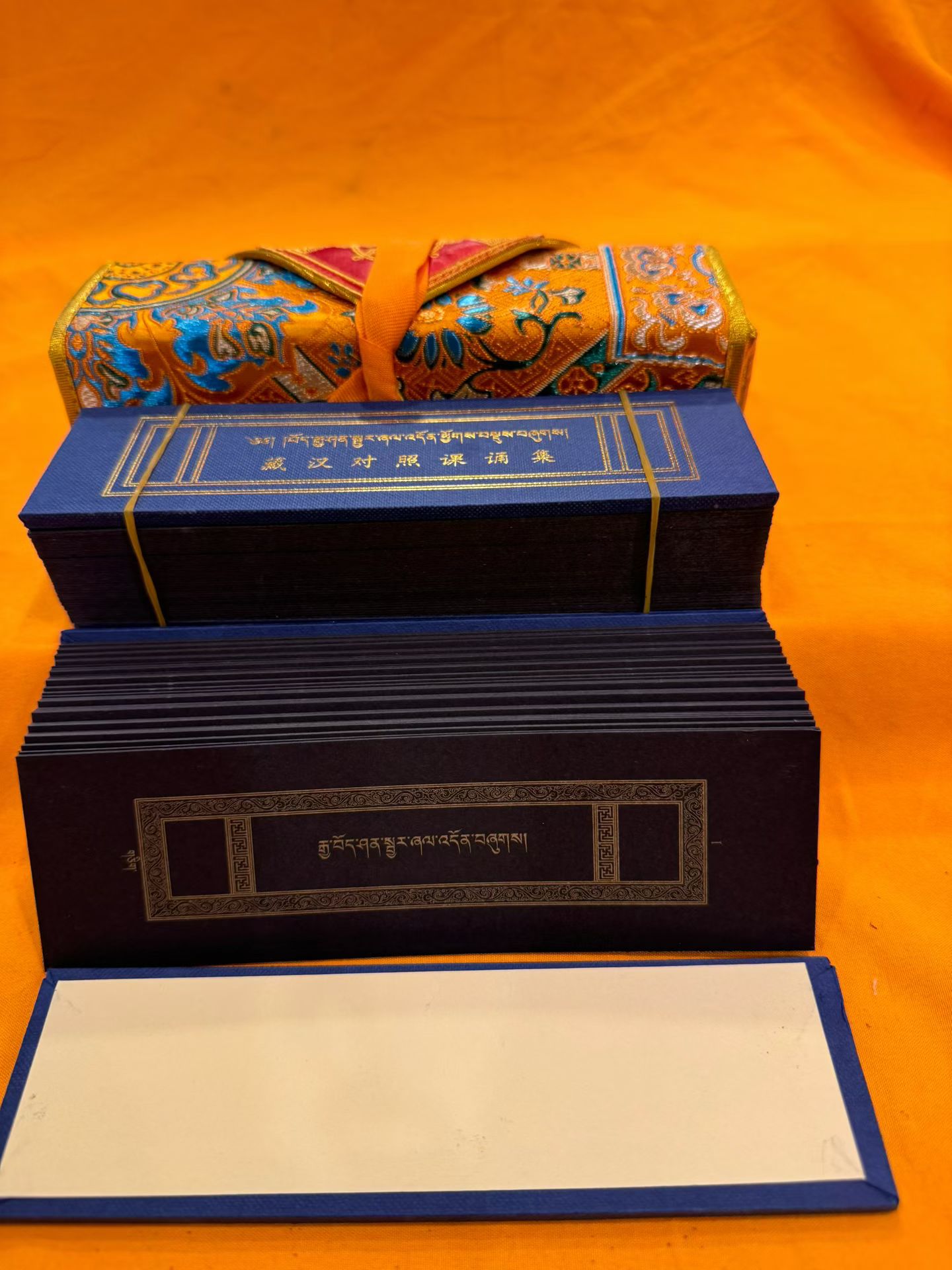 藏式桌面摆件供奉经书藏汉对照课诵集黑卡纸金字体精品收仓 - 图2