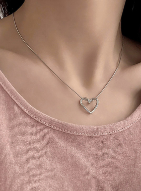 Wind轻奢镂空扭曲爱心锁骨链