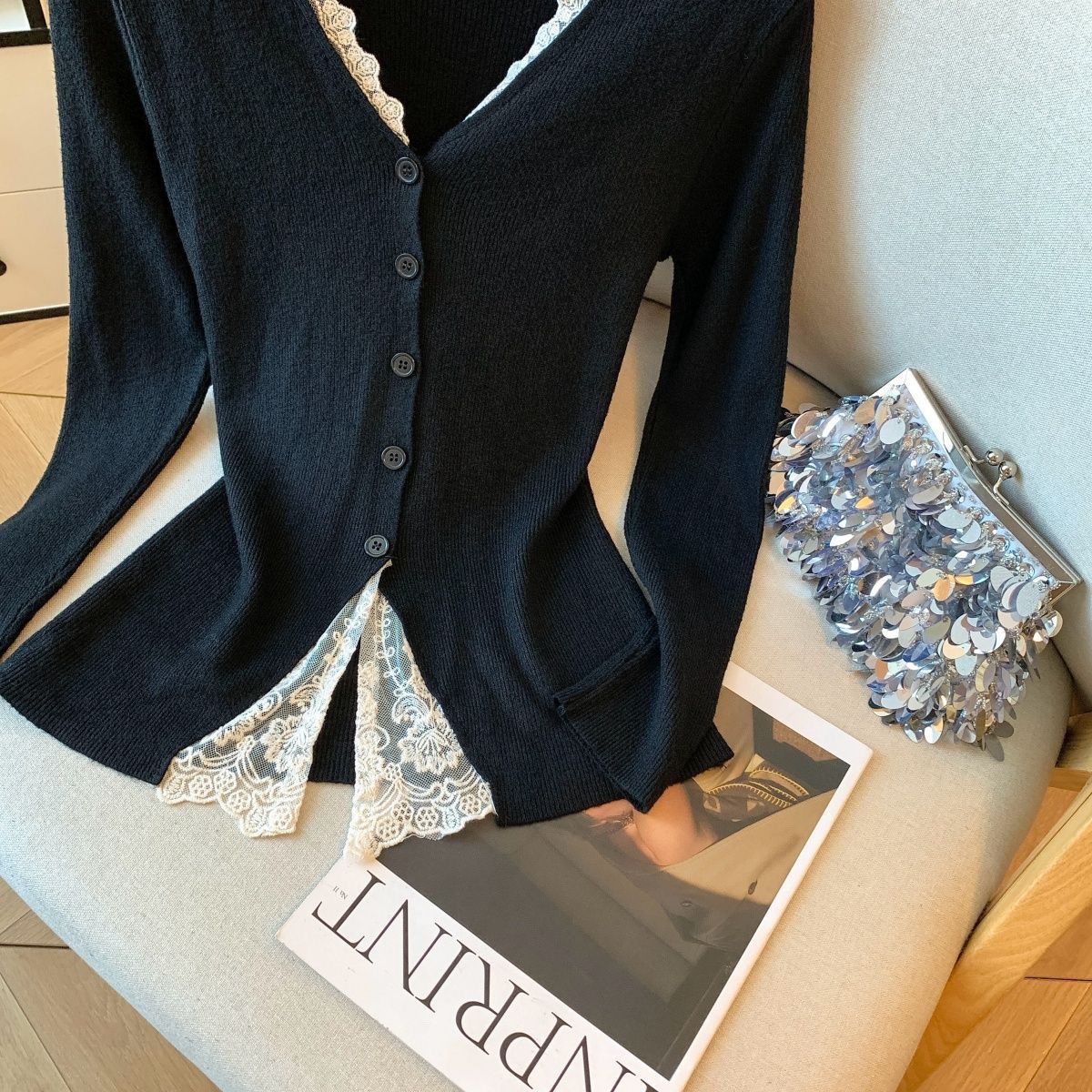 蕾丝v领假两件上衣女早秋巨好看义乌打底衫内搭广州十三行长袖T恤 - 图1