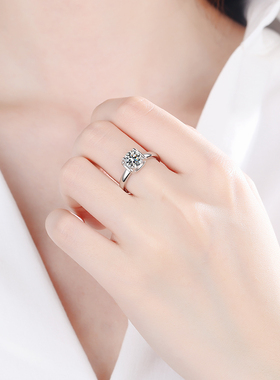 星选时尚女戒指PT950银镀金钻戒
