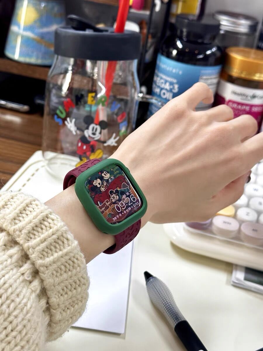 适用applewatch9表带苹果手表带硅胶可爱豹纹花纹一体iwatch8运动新款s7/6/SE腕带41/45mm高级感女新款圣诞红 - 图1