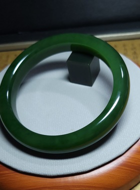 新疆的猫Z010401 57.8克R59油亮色泽浓艳俄七号矿老料碧玉手镯