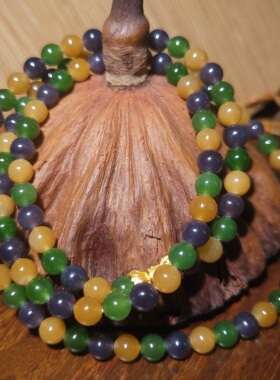 YQ031205 新疆的猫36.1克直径6mm色泽搭配绚丽和田玉多宝三色项链