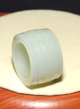 L031002 新疆的猫27.9克内径22.5mm质感油润的且末高青白玉扳指