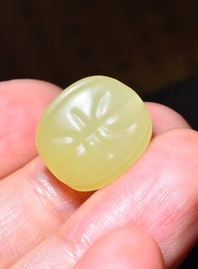 JJ032605新疆的猫3.9克油润细腻的且末黄口龟甲（富甲天下）雕件