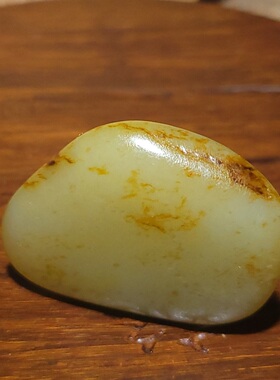 YQ032203   23.9克高脂粉高油糯性和田玉黄白老熟的玩籽 新疆的猫