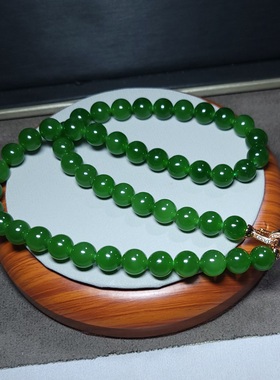 Z010902 新疆的猫71.0克R10质细冒油阳绿色老料碧玉项链和田玉