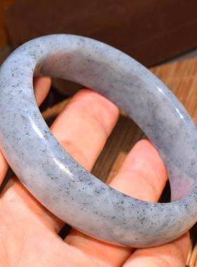 新疆的猫 61.9克，内径57mm墨点均匀的青花籽料镯子LHQ01