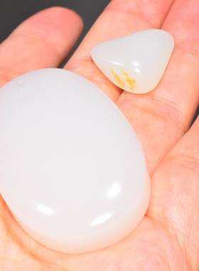 新疆的猫41.9克，超细白凝脂黑山羊脂白玉平安无事牌LYD08