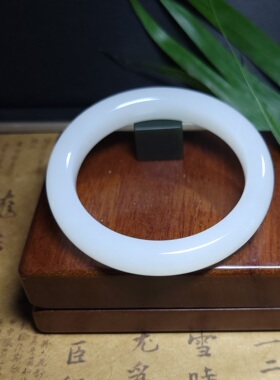 Z020501 新疆的猫63.7克R59强油脂感纯净洁白野牛沟羊脂白玉手镯