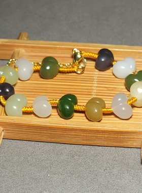 新疆的猫L120802 18.9克，色泽搭配绚丽的和田玉全家福爱心手链