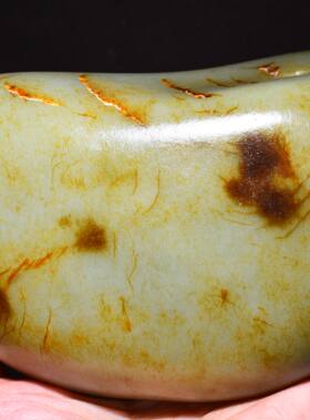 新疆的猫  1655.0克，聚黑皮高油性高青白玉天然摆件玩籽CD20