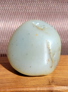 新疆的猫C101602  113克，玉质熟糯墨点聚集青花籽料把玩籽