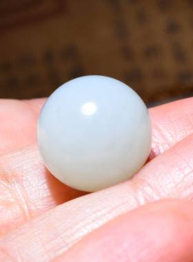 新疆的猫JJ010510 14mm4.2克特油润高青白玉籽料圆珠