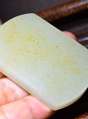 新疆的猫40克，一面满挂洒红皮特细白玉籽料无事牌SBH238