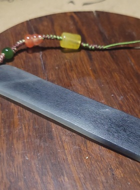 YQ122812 17.5克，精美古朴的水墨意境的青花籽料书签 新疆的猫