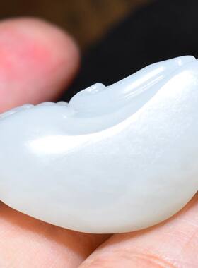 JJ031808新疆的猫14.3克含绳熟糯油糯和田玉白玉籽料貔貅挂件