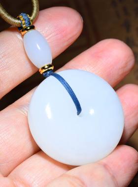 新疆的猫JJ122606  27.6克玉质温润的老俄料羊脂玉肥厚平安扣