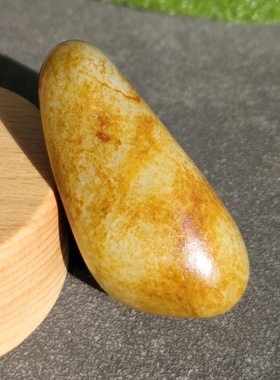 新疆的猫W121901 50.99克，满红皮特细高油白玉籽料