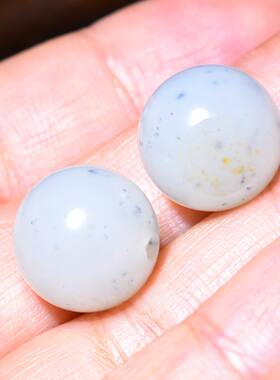 新疆的猫13.5mm，3.7克羊脂白玉点墨籽料对珠SBH274  400元每个