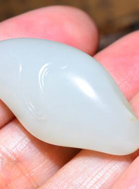 SBH412新疆的猫11.8克玉质到顶白玉籽料苏工“大象无形”挂件