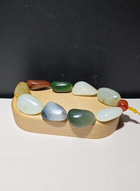 G013006新疆的猫47.8克9粒美感强烈多色彩多品类宝手链和田玉