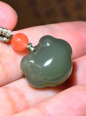 新疆的猫JJ120330   5.8克，“润油脂”冰淳亮美湖水绿如意锁