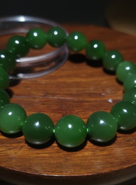 YQ011009新疆的猫45.0克直径12mm色调鲜亮颜色纯正菠菜绿碧玉手链