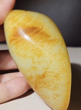 W031703新疆的猫331.7克高端红皮高端肉质的黄白手把件玩籽