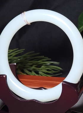 新疆的猫L121706 49.8克内径57mm高浓白青海野牛沟脂白玉圆条手镯