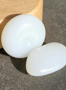 新疆的猫W121201 13.45克，高油高光三高羊脂白玉且末料平安扣