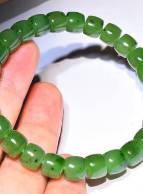 新疆的猫JJ25060411 22.3克，约7-8mm高冰油亮碧玉直切手串