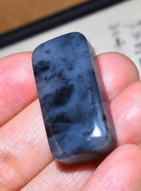 新疆的猫JJ123013 12.9克非常有特色的水墨效果突出的青花籽料牌