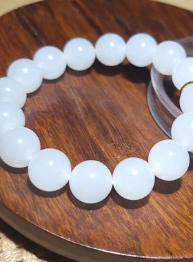 YQ122102  42.7克，12mm冰润感十足羊脂白玉圆珠手串，新疆的猫
