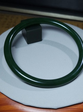 新疆的猫Z122202 17.8克R57.5细润醇美无黑点浓郁菠菜绿碧玉手镯